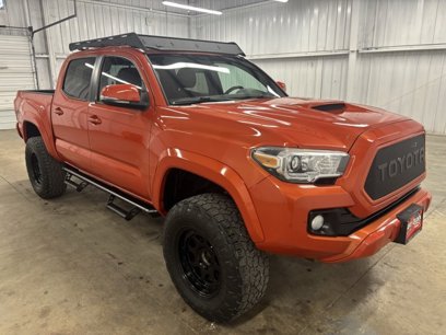 Used 2017 Toyota Tacoma TRD Sport w/ Tow Package (A/T)