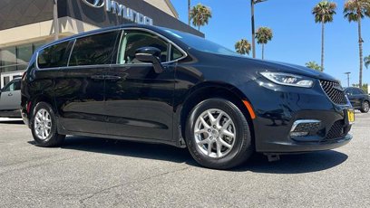 Used 2024 Chrysler Pacifica Touring-L