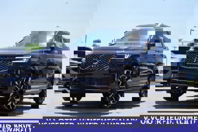 New 2025 Volvo XC90 B6 Core w/ Climate Package