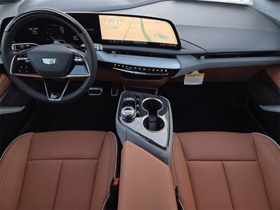 New 2025 Cadillac Optiq Luxury 2