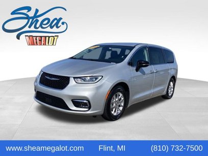 Used 2024 Chrysler Pacifica Touring-L