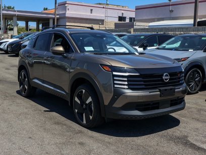 New 2025 Nissan Kicks SR