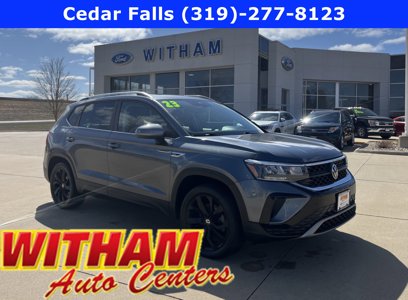 Used 2023 Volkswagen Taos SE w/ Panoramic Sunroof Package
