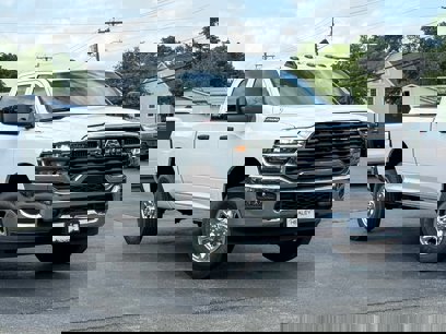 New 2025 RAM 2500 Tradesman w/ Chrome Appearance Group