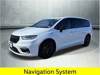 Used 2023 Chrysler Pacifica Limited w/ S Appearance Package
