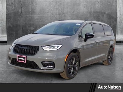 New 2025 Chrysler Pacifica Limited