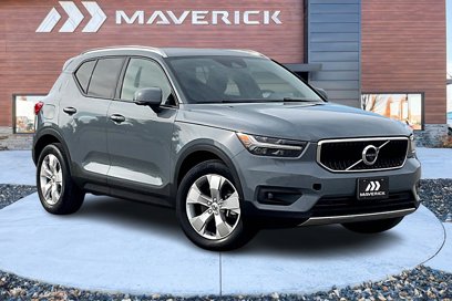 Used 2021 Volvo XC40 T5 Momentum