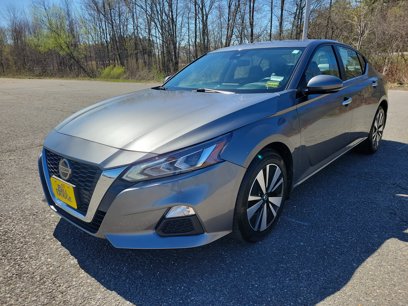 Used 2022 Nissan Altima 2.5 SV w/ SV Premium Package