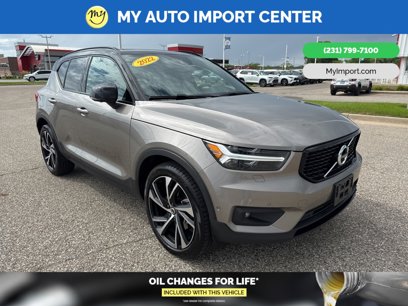 Used 2022 Volvo XC40 T5 R-Design w/ Advanced Package