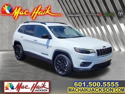 Used 2023 Jeep Cherokee Altitude Lux