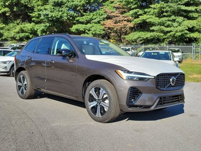 New 2025 Volvo XC60 T8 Core w/ Climate Package