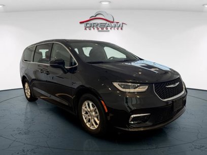 Used 2023 Chrysler Pacifica Touring-L