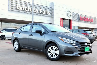 New 2025 Nissan Versa S w/ Trunk Package