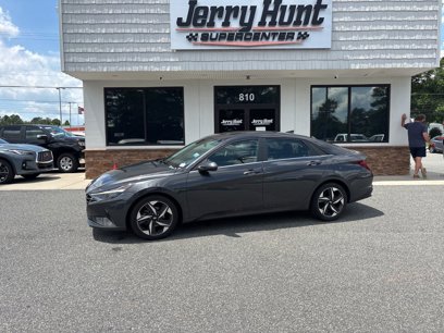 Used 2022 Hyundai Elantra SEL w/ Convenience + Premium Package
