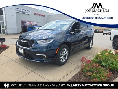New 2025 Chrysler Pacifica Select