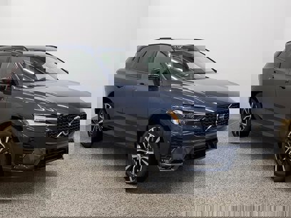 New 2025 Volvo XC60 B5 Plus w/ Protection Package Premier