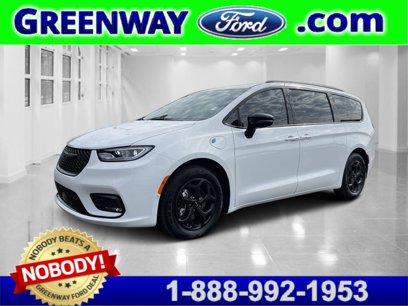 Used 2025 Chrysler Pacifica Premium