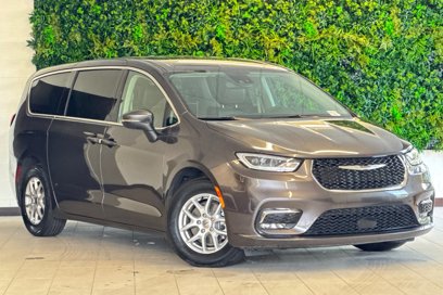 Used 2023 Chrysler Pacifica Touring-L