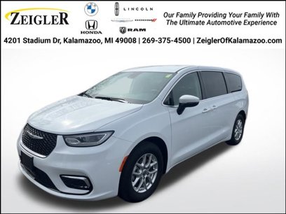 Used 2023 Chrysler Pacifica Touring-L
