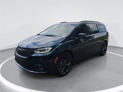 New 2025 Chrysler Pacifica Limited