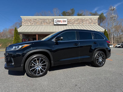 Used 2017 Toyota Highlander SE