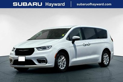Used 2023 Chrysler Pacifica Touring-L