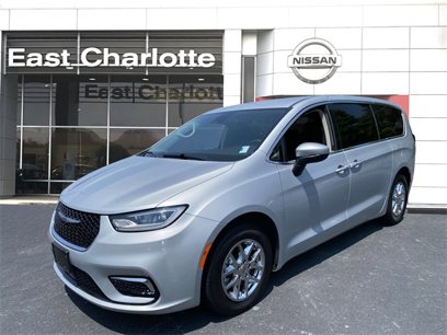 Used 2023 Chrysler Pacifica Touring-L