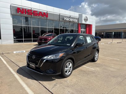 New 2025 Nissan Kicks Play S