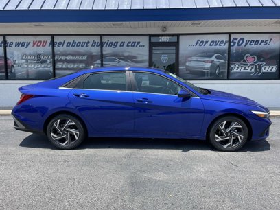 New 2025 Hyundai Elantra SEL