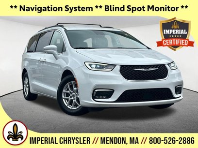 Used 2022 Chrysler Pacifica Touring-L w/ Uconnect Theater Family Group