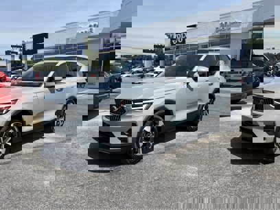 New 2025 Volvo XC40 B5 Plus w/ Protection Package Premier