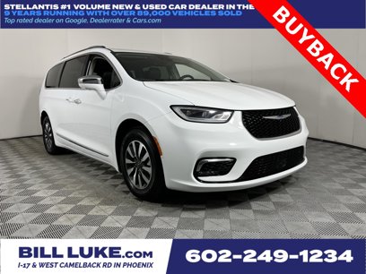 Used 2021 Chrysler Pacifica Limited w/ Uconnect Theater Family Group