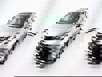 Used 2025 Toyota Sienna LE