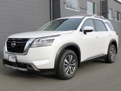 New 2025 Nissan Pathfinder SL w/ SL Premium Package