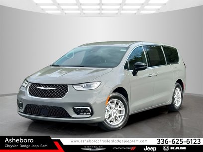 New 2025 Chrysler Pacifica Select