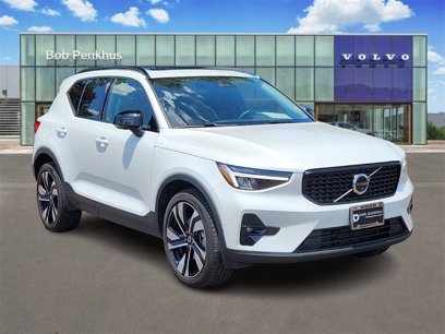 Used 2025 Volvo XC40 B5 Plus