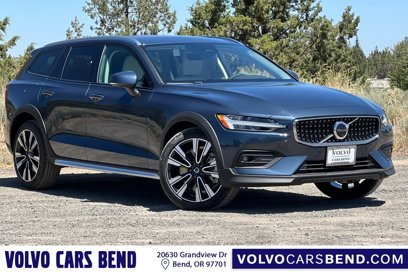 New 2024 Volvo V60 B5 Cross Country Ultimate w/ Protection Package Premier