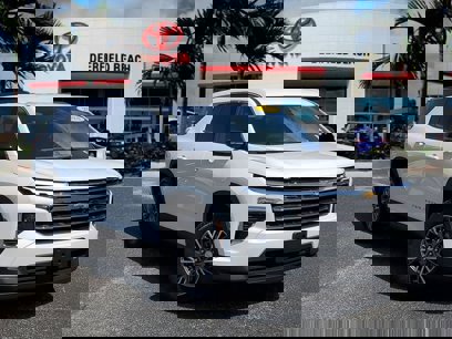 Used 2024 Chevrolet Traverse LT