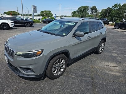 Used 2019 Jeep Cherokee Latitude Plus w/ Comfort/Convenience Group