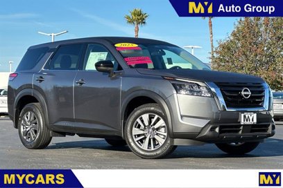 New 2025 Nissan Pathfinder S w/ Cargo Package