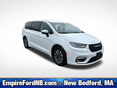 Used 2023 Chrysler Pacifica Touring-L