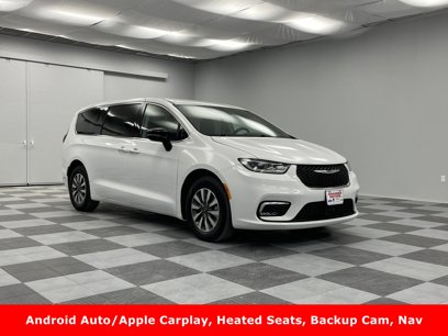 Used 2024 Chrysler Pacifica Select