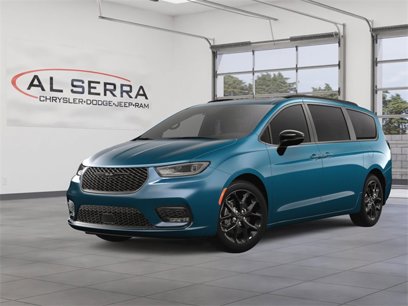 New 2025 Chrysler Pacifica Limited w/ Uconnect Theater Family Group