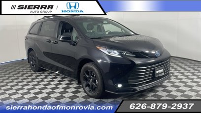Used 2025 Toyota Sienna XLE Woodland Edition