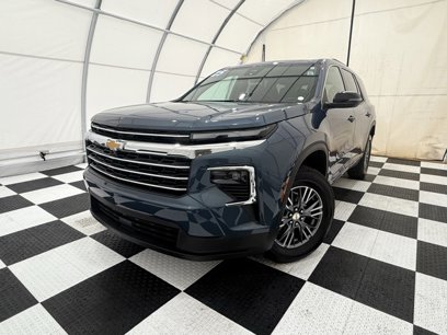 Used 2025 Chevrolet Traverse LT