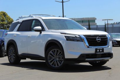 New 2025 Nissan Pathfinder SL w/ SL Premium Package