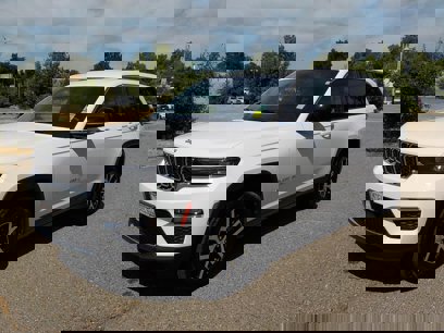 Used 2023 Jeep Grand Cherokee Limited w/ Trailer Tow Prep Group (B)