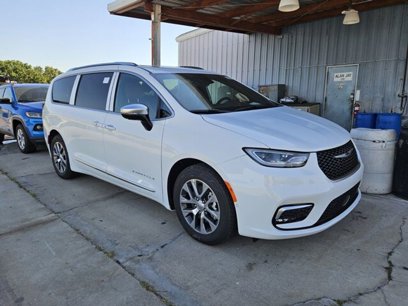 New 2025 Chrysler Pacifica Pinnacle