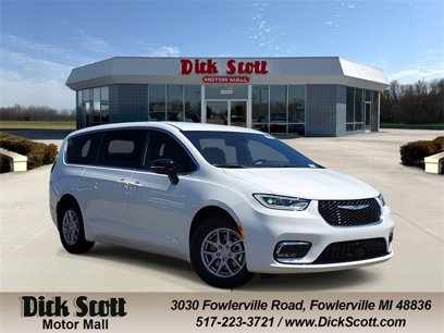 New 2025 Chrysler Pacifica Select