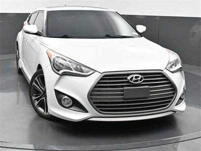 Used 2017 Hyundai Veloster Turbo w/ Tech Package 02